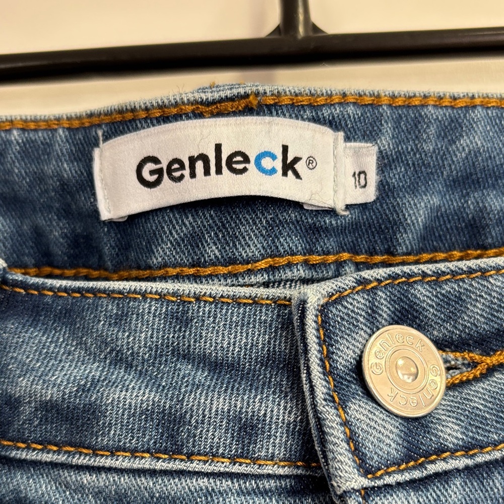 Genleck size 10 Nwt Chic Denim Straight Leg Jeans - Picture 2 of 4